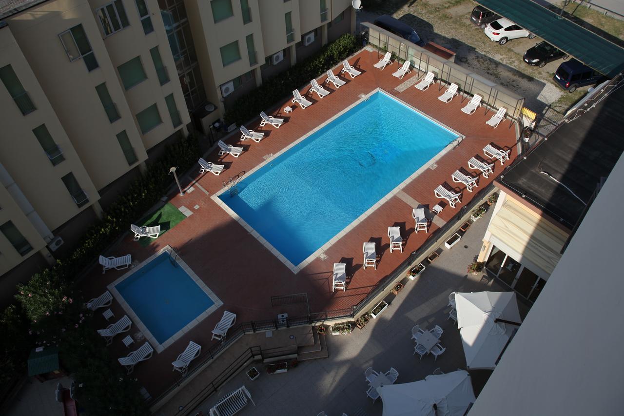 Hotel Plaza Llido Degli Estensi Esterno foto