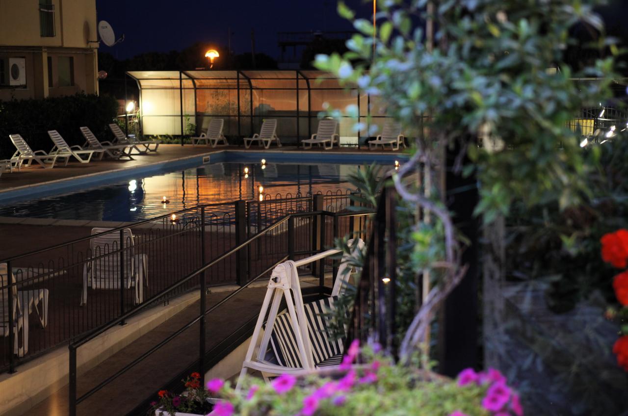 Hotel Plaza Llido Degli Estensi Esterno foto