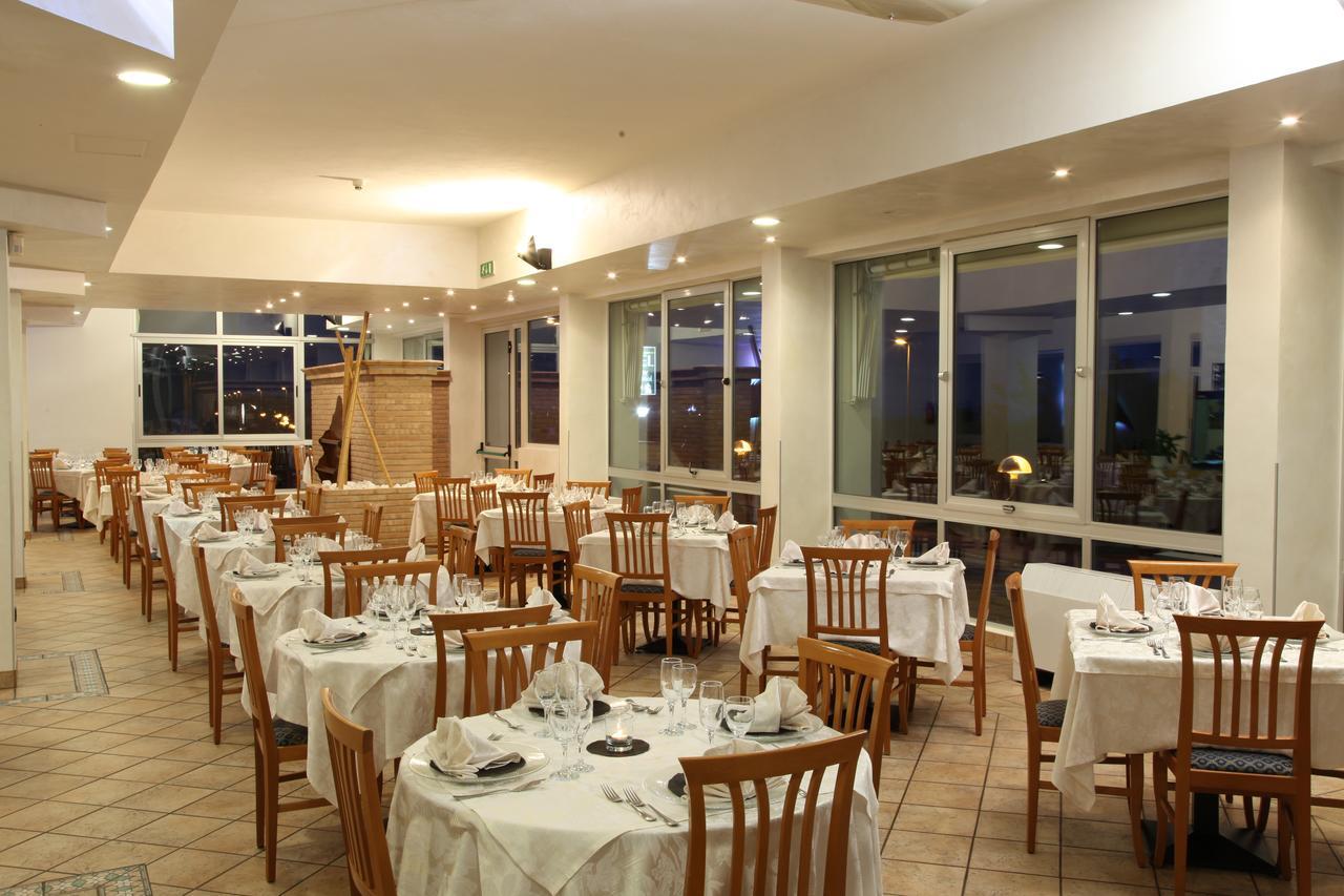 Hotel Plaza Llido Degli Estensi Esterno foto