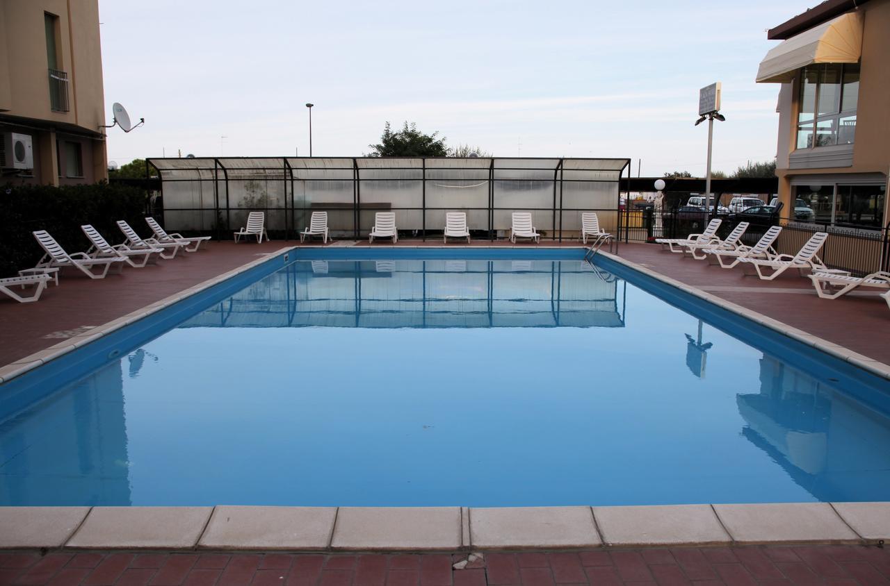 Hotel Plaza Llido Degli Estensi Esterno foto