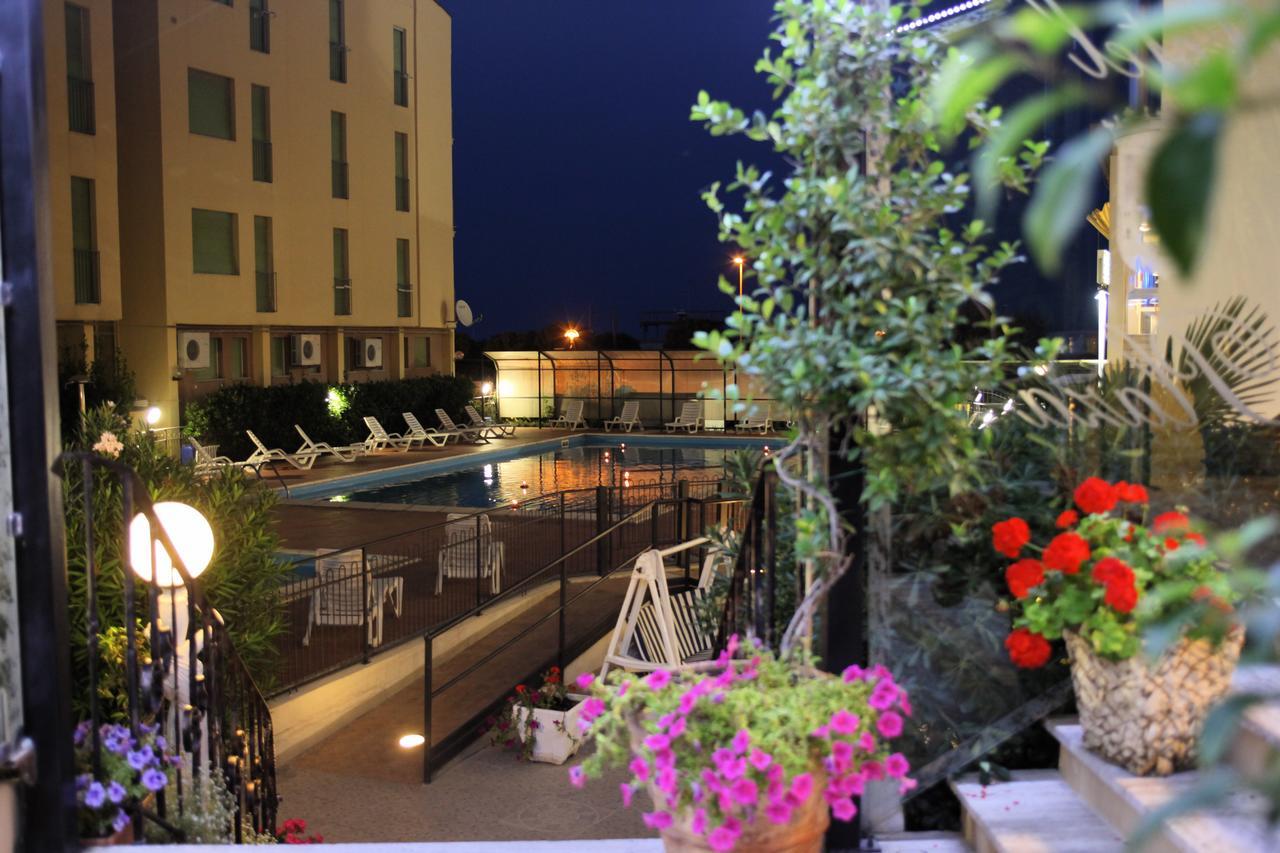 Hotel Plaza Llido Degli Estensi Esterno foto