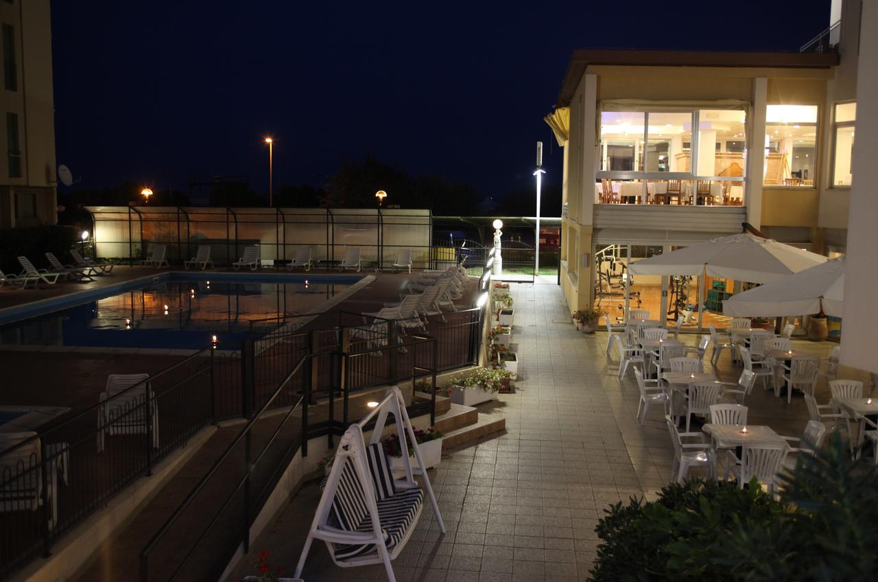 Hotel Plaza Llido Degli Estensi Esterno foto