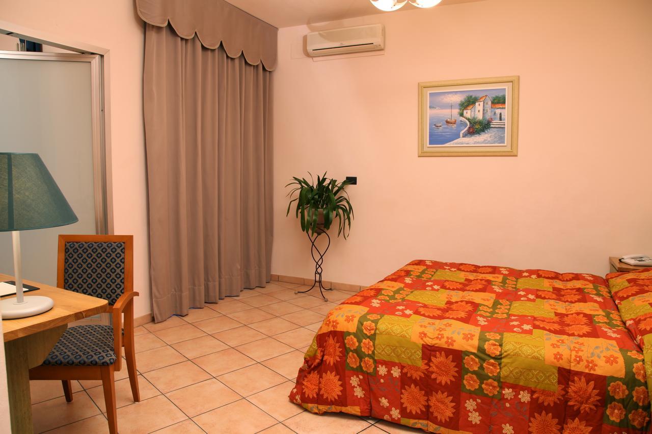 Hotel Plaza Llido Degli Estensi Esterno foto