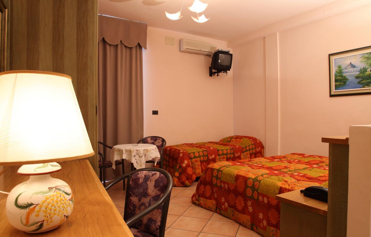 Hotel Plaza Llido Degli Estensi Esterno foto