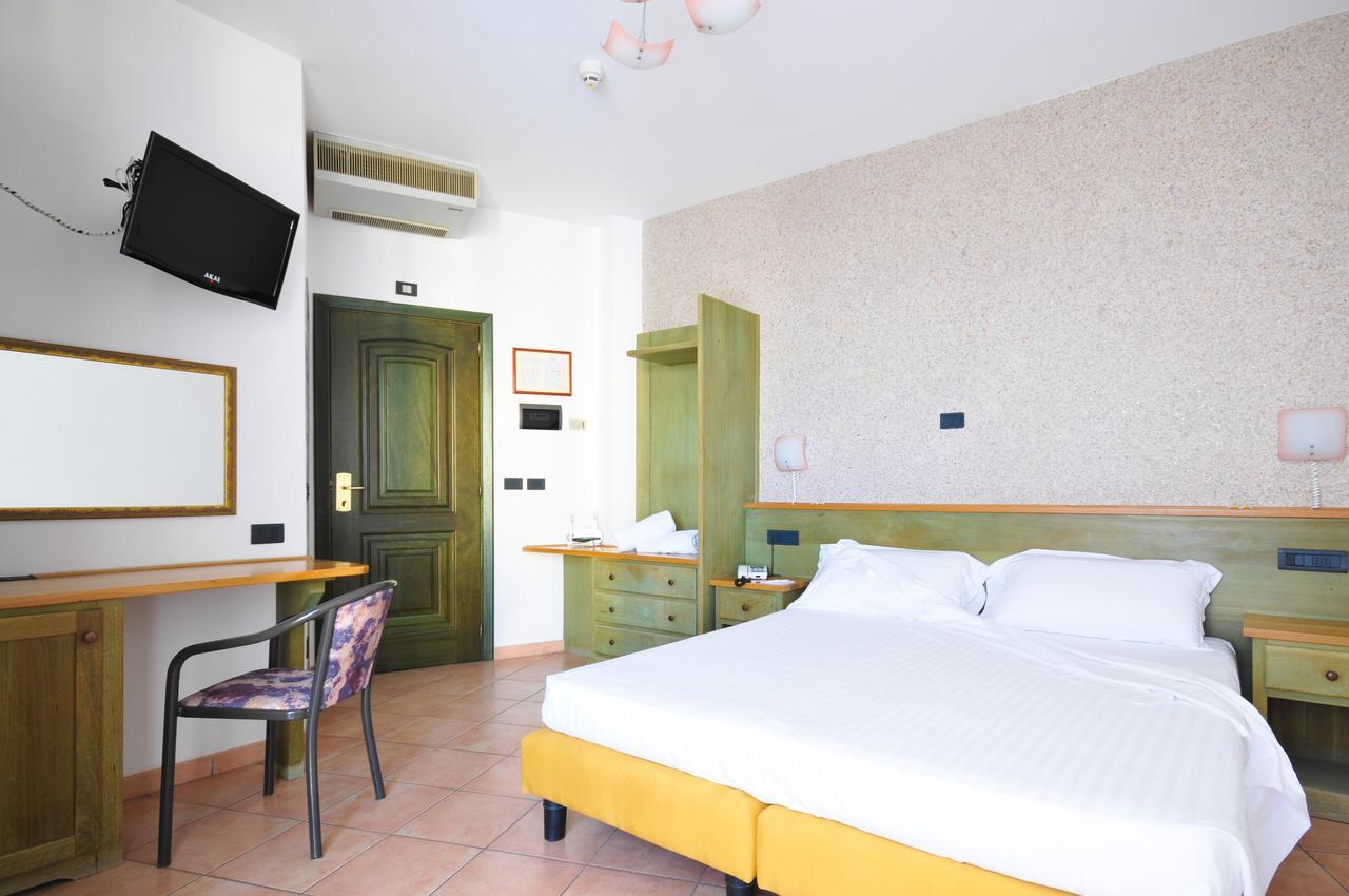 Hotel Plaza Llido Degli Estensi Esterno foto