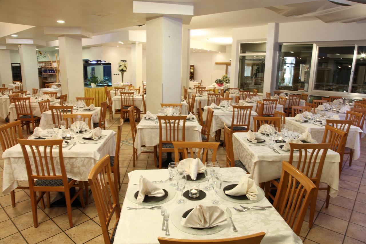 Hotel Plaza Llido Degli Estensi Esterno foto