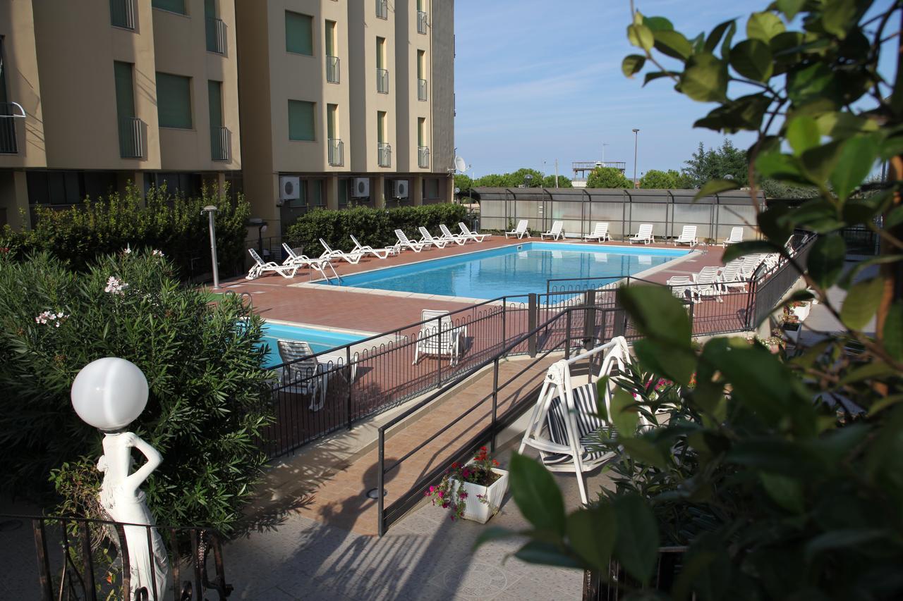 Hotel Plaza Llido Degli Estensi Esterno foto