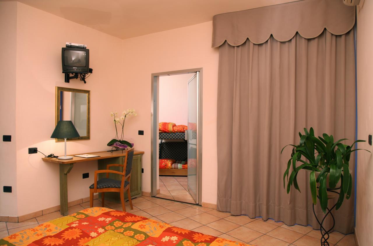Hotel Plaza Llido Degli Estensi Esterno foto