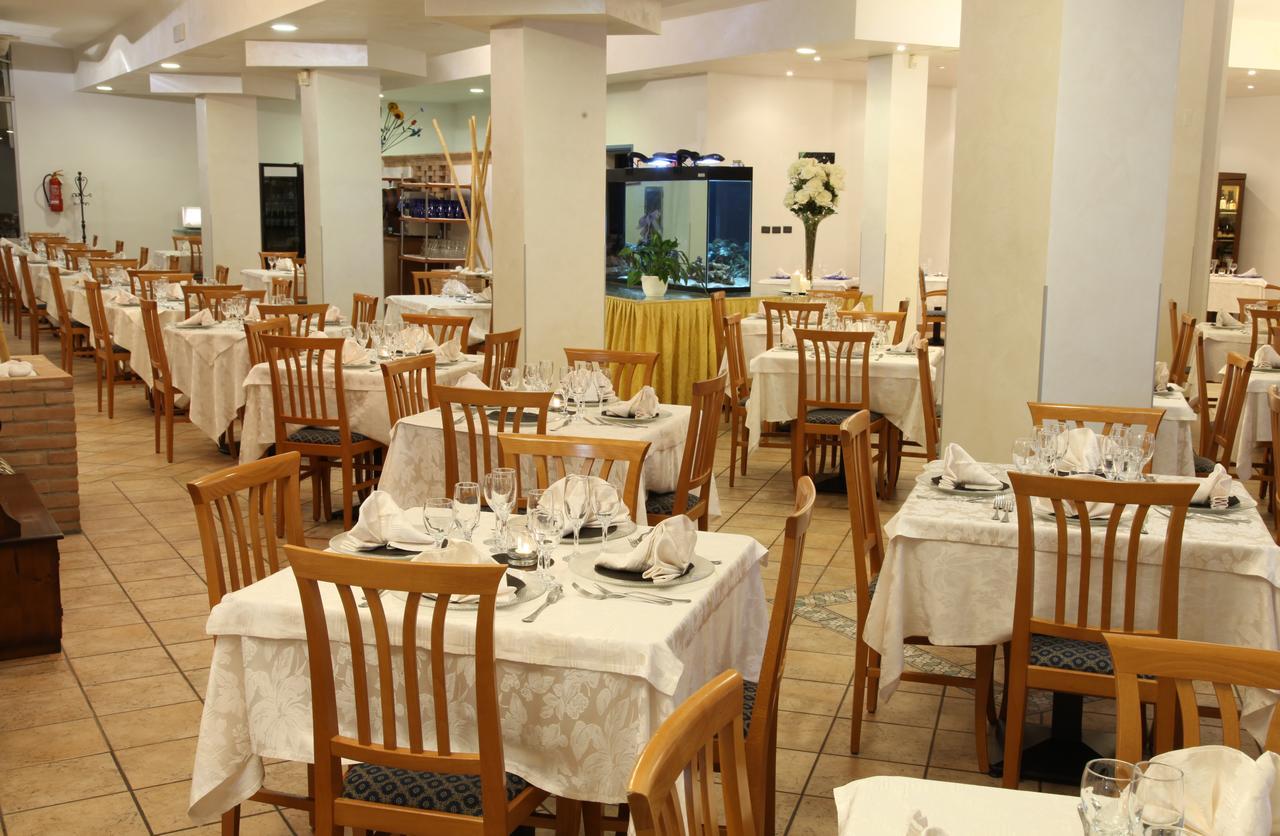 Hotel Plaza Llido Degli Estensi Esterno foto
