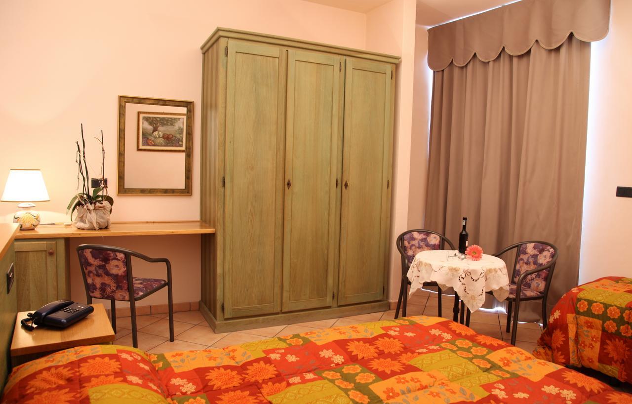 Hotel Plaza Llido Degli Estensi Esterno foto