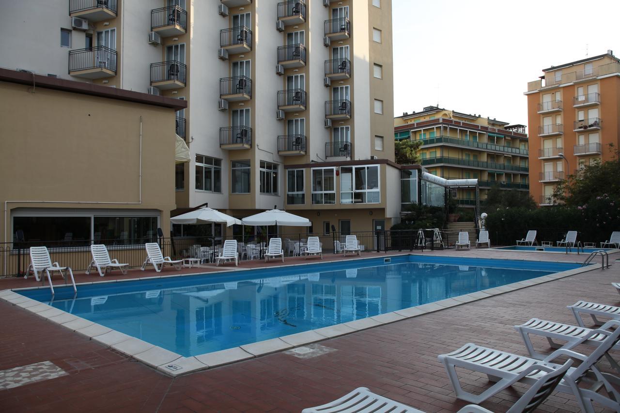 Hotel Plaza Llido Degli Estensi Esterno foto