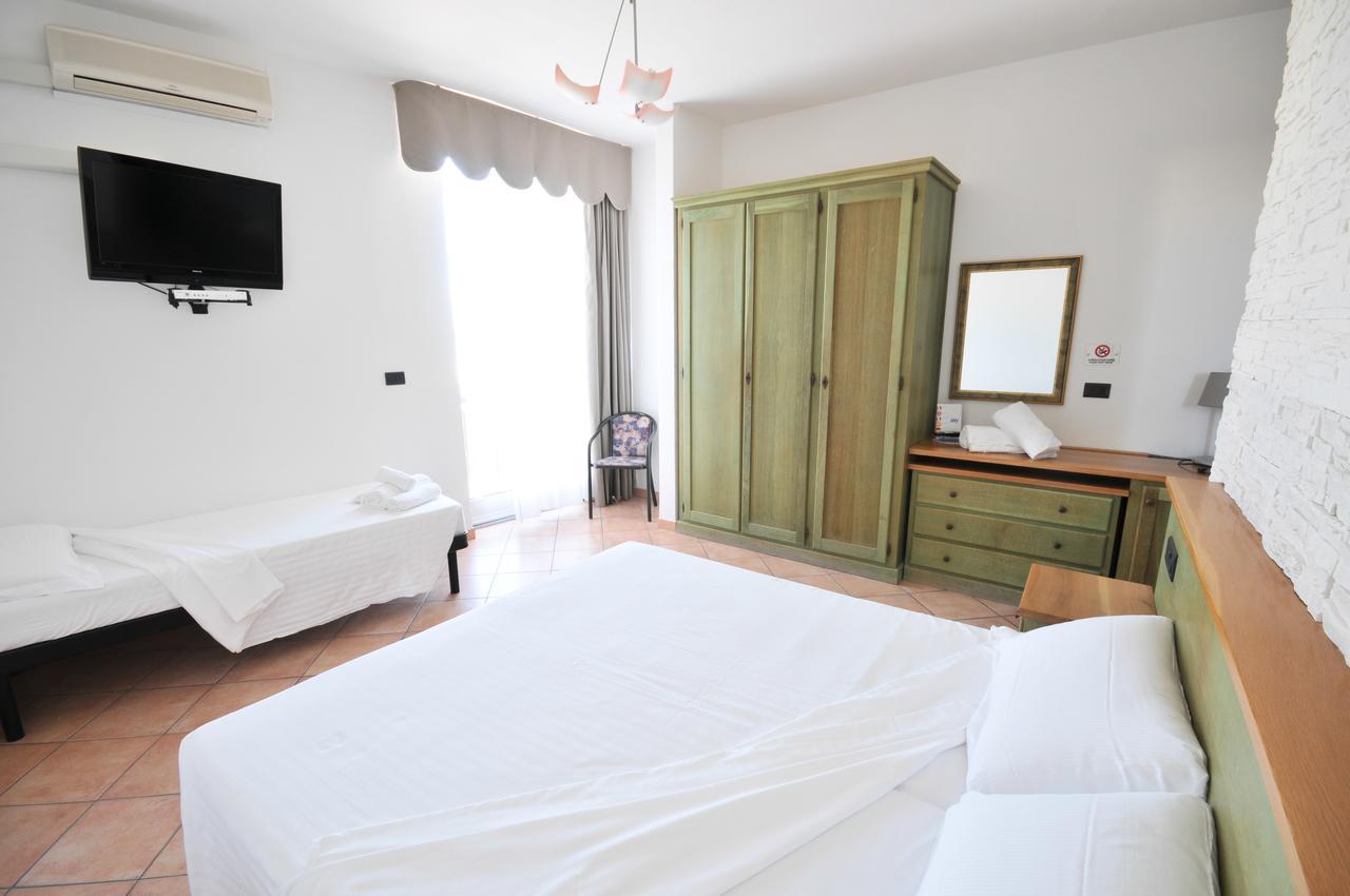 Hotel Plaza Llido Degli Estensi Esterno foto
