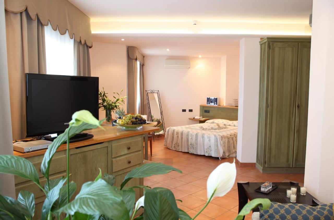 Hotel Plaza Llido Degli Estensi Esterno foto