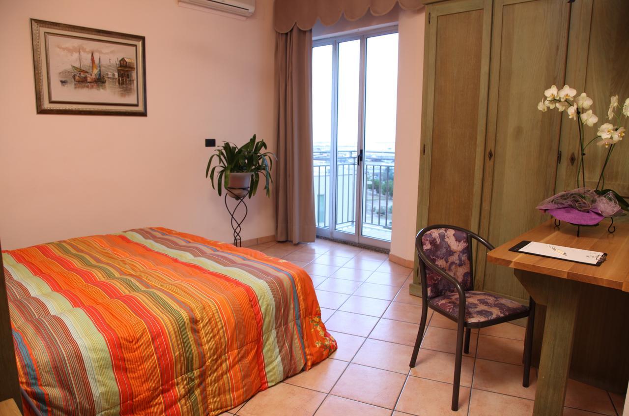 Hotel Plaza Llido Degli Estensi Esterno foto